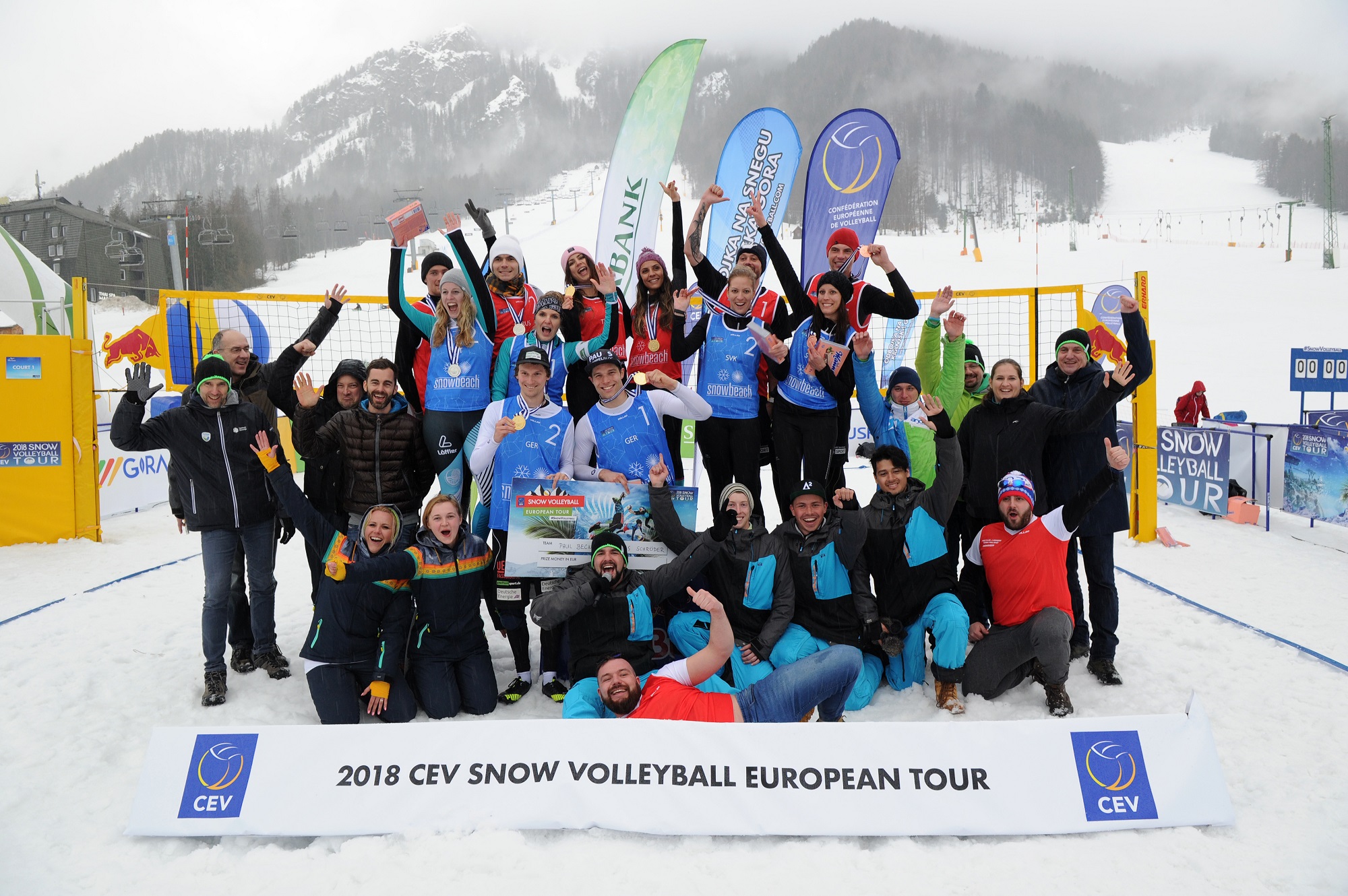 Preview Türkiye Dominates Women’s Snow Volleyball European Tours
