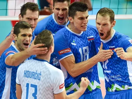 Рекордное число команд на национальном чемпионате Словении по снежному волейболу