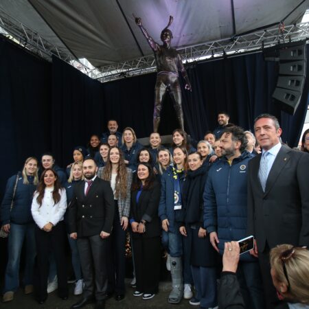 Монументальное Посвящение Эде Эрдем в Международный Женский День