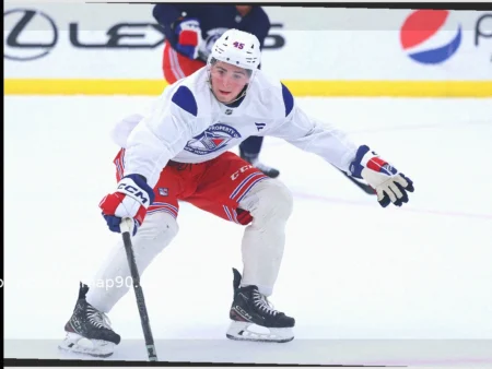 Дрю Фортескью Живет Своей Мечтой в Дебюте НХЛ, Демонстрируя Потенциал Рейнджерс