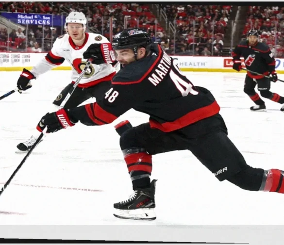 Хоккей: “Каролина Харрикейнз” побеждает “Оттава Сенаторз” в спорном матче в двух овертаймах, ведя в серии 2-0